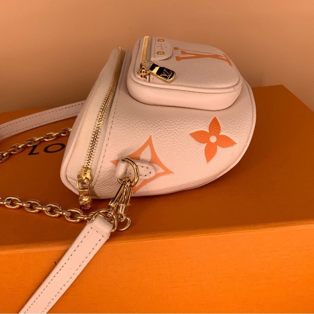 LOUIS VUITTON BUMBAG MINI MONOGRAM By The Pool *Excellent Condition* - Picture 4 of 12